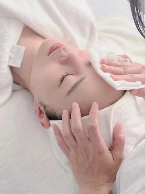 选择美白护肤品的时候应该看哪些成分,哪些才是真的有美白效果的?