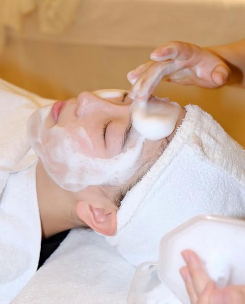 我们到底该不该去美容院做护肤?